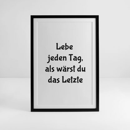 Gerahmtes Poster (49 × 69 cm) "Lebe jeden Tag, als wärst du das Letzte" - Schwarz