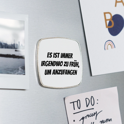 Kühlschrankmagnet "Es ist immer irgendwo zu früh, um anzufangen" - Weiß